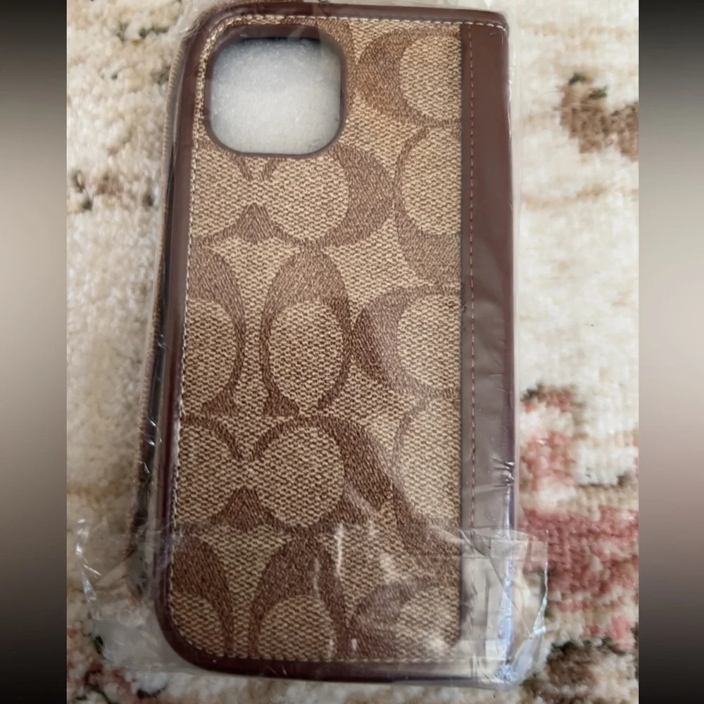 iPhone 12/12 Pro Flip Case Coach - Picture 2 of 8